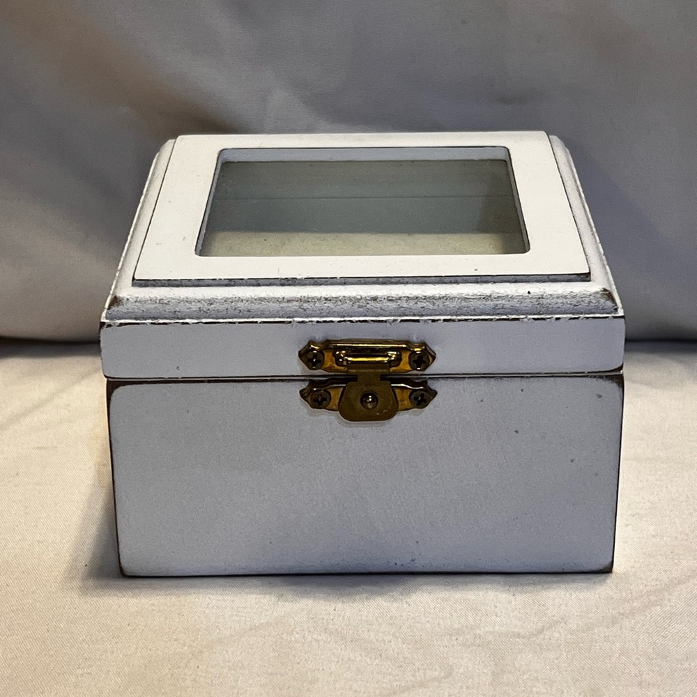 Elegant Ring Box - Perfect For Wedding Day